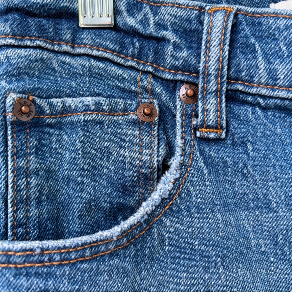 Abercrombie & Fitch Ultra High Rise 90s Straight Jean | Medium Raw Hem | NWOT - Picture 7 of 13